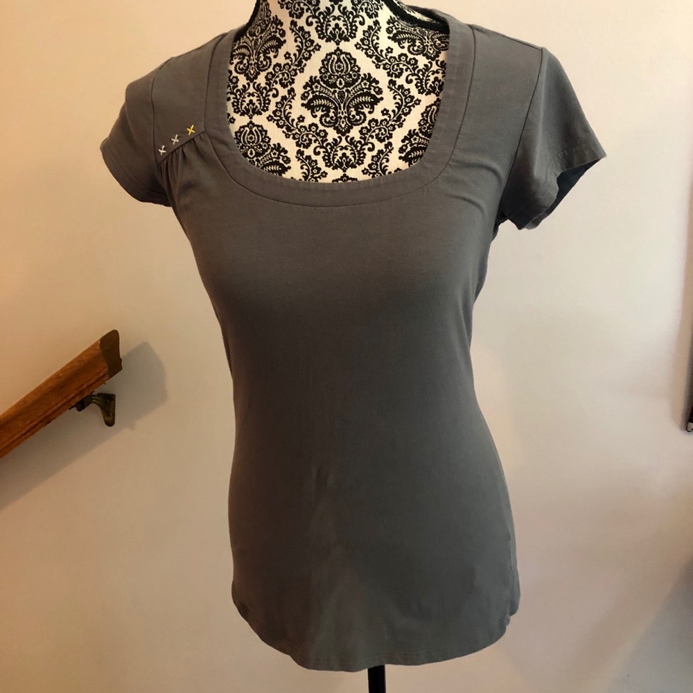 Lolë Organic Cotton Top!  🎉